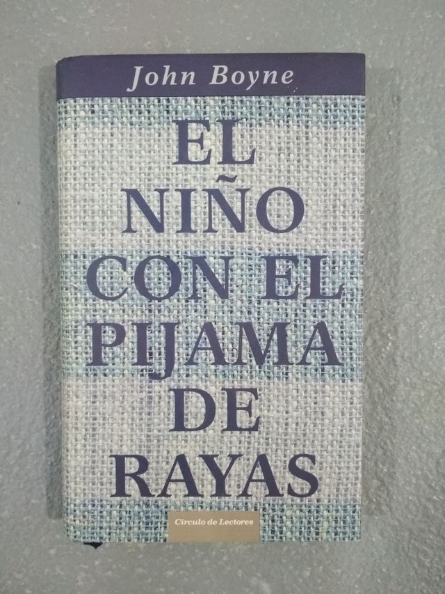 El niño con el pijama de rayas