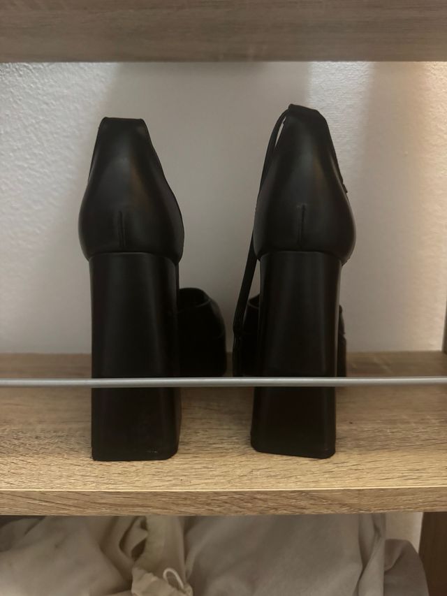 Tacones negros de plataforma