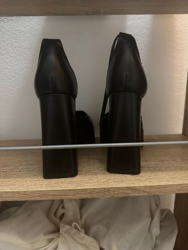 Tacones negros de plataforma