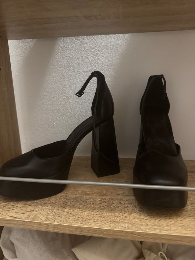Tacones negros de plataforma