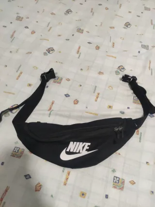 Riñonera Nike Negra