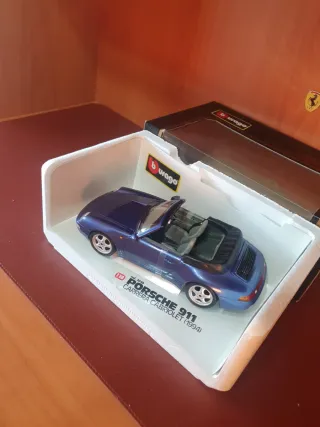 Porsche 911 Carrera Cabriolet Bburago scala 1/18