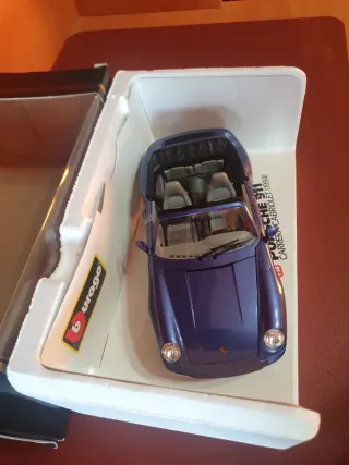 Porsche 911 Carrera Cabriolet Bburago scala 1/18