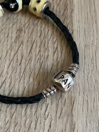 Pulsera cuero Pandora + 4 charms