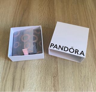 Pulsera cuero Pandora + 4 charms