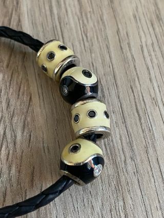Pulsera cuero Pandora + 4 charms