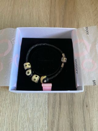 Pulsera cuero Pandora + 4 charms