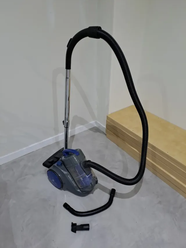 Aspirador Taurus Exeo 2000. 800W.