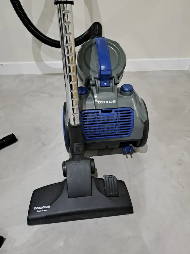 Aspirador Taurus Exeo 2000. 800W.