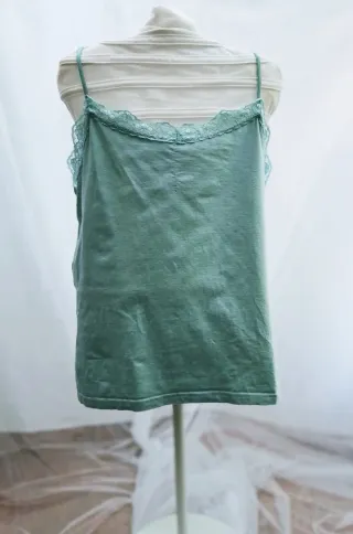Top lencero verde talla 46. 48. Nuevo. Mint.