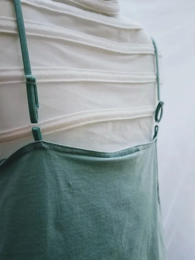 Top lencero verde talla 46. 48. Nuevo. Mint.