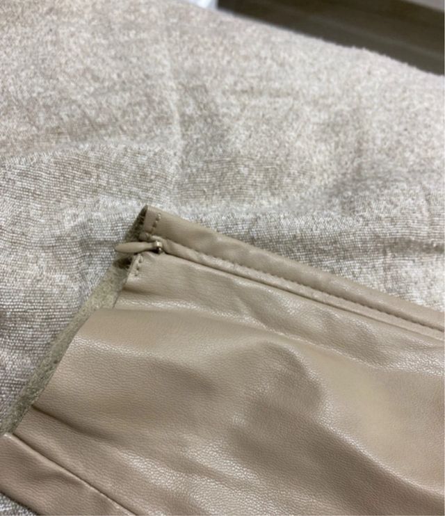 Pantaloni finta pelle Zara beige