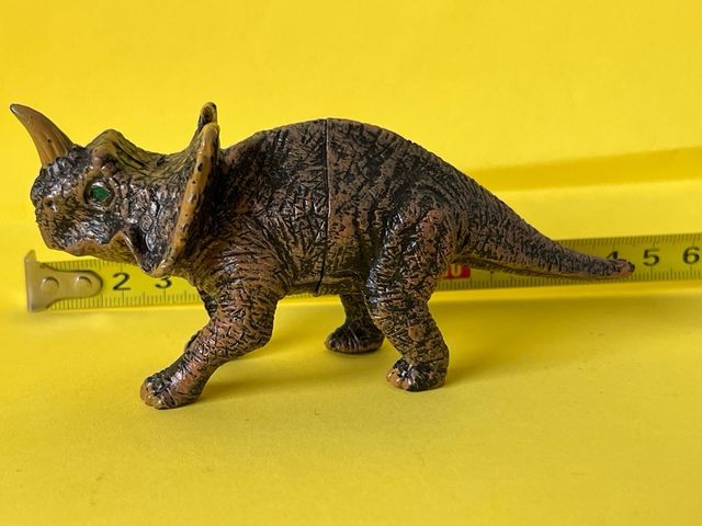Figura dinosaurio Triceratops