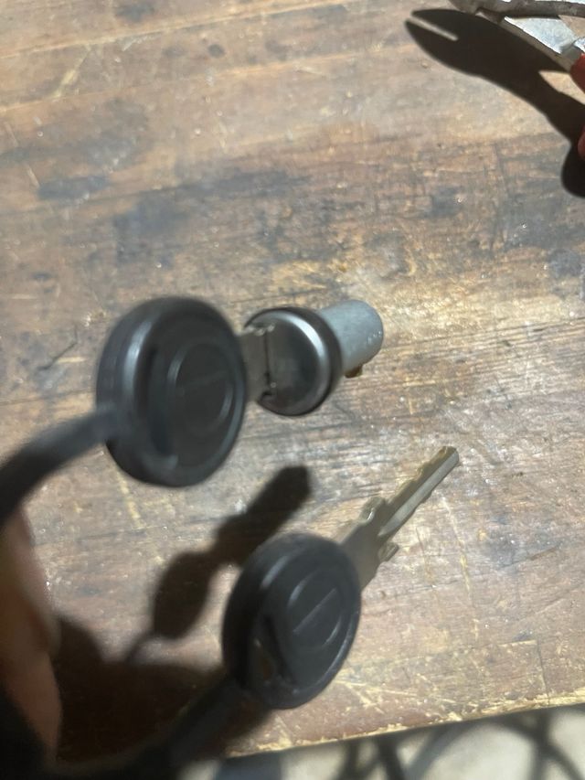 Bombín y llave zadi