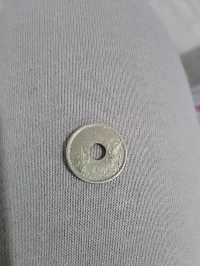 Moneda Antigua con Agujero