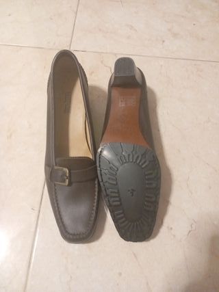 Zapatos de vestir marrones para mujer