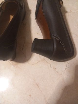 Zapatos de vestir marrones para mujer