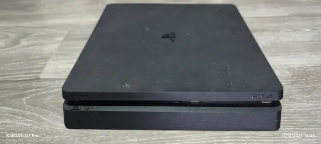 PS4 Slim Negra para piezas o reparación