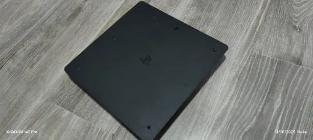 PS4 Slim Negra para piezas o reparación