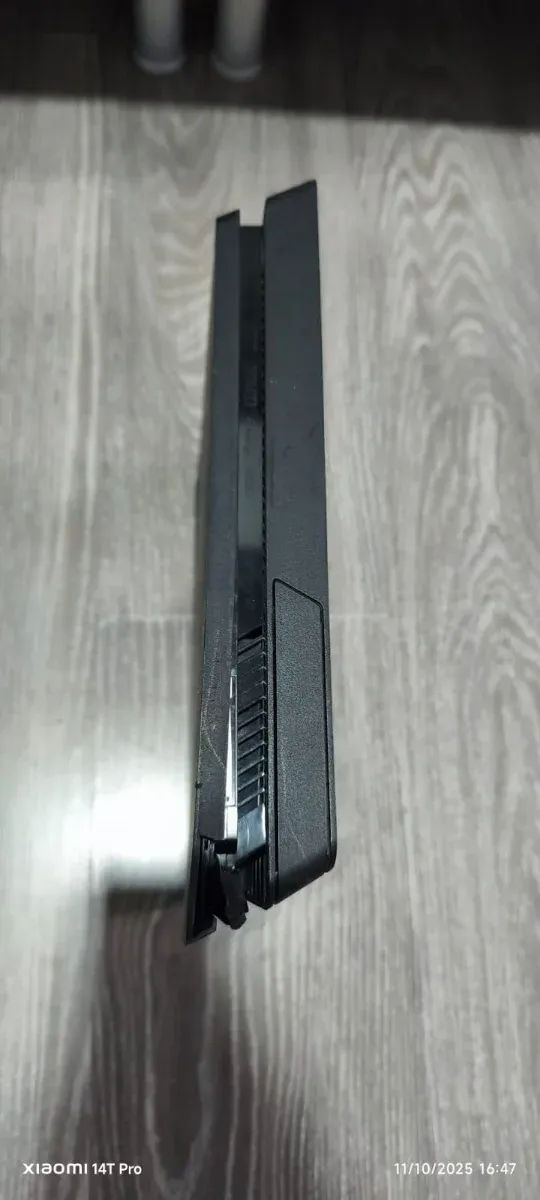PS4 Slim Negra para piezas o reparación