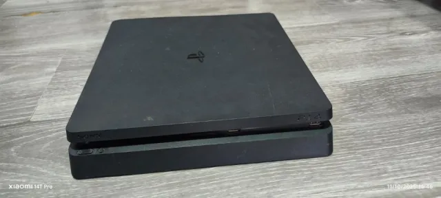 PS4 Slim Negra para piezas o reparación