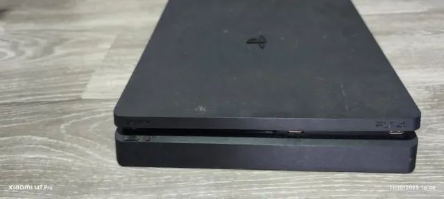 PS4 Slim Negra para piezas o reparación