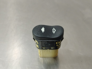 MANDO ELEVALUNAS DELANTERO DERECHO FORD FOCUS BER