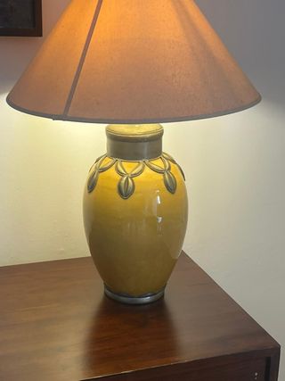 Lámpara cerámica amarilla diseño rural