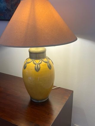 Lámpara cerámica amarilla diseño rural