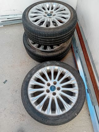 Llantas Ford 17 + 2 cubiertas