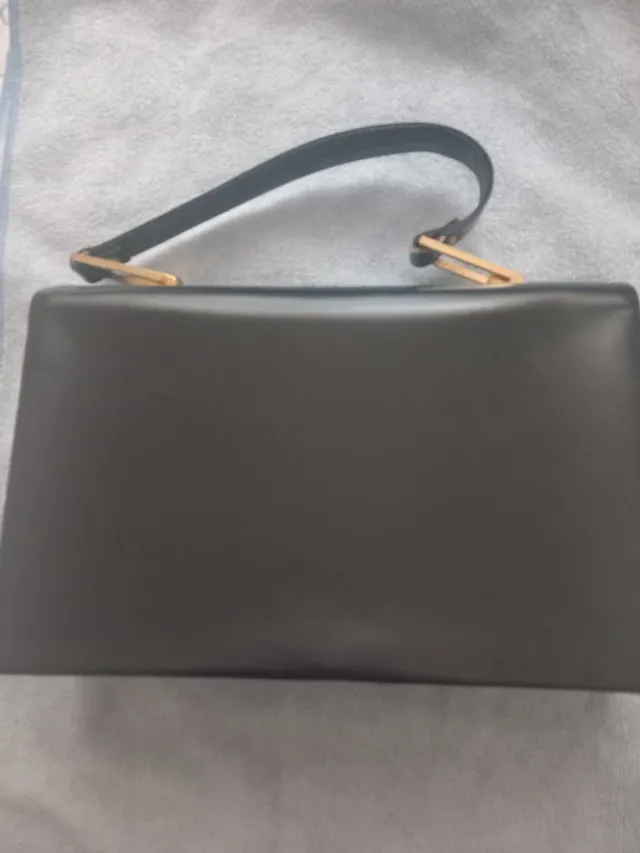 Bolso de piel negro