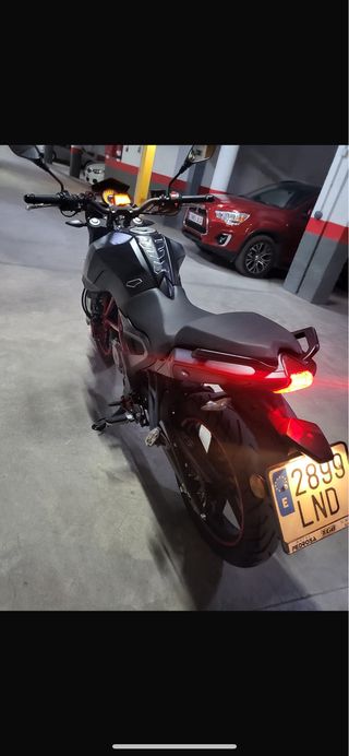 Moto Deportiva Negra
