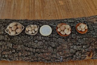 Cestas mimbre o plato con nueces, ver precios