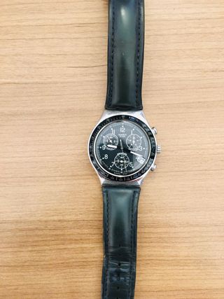 Reloj Swatch Irony Cronógrafo Negro y Plateado