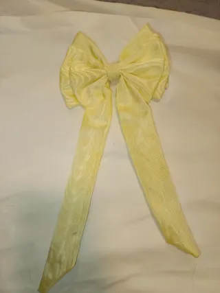 Lazos de pelo amarillos