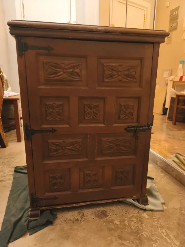 Máquina de coser Singer blanca y azul