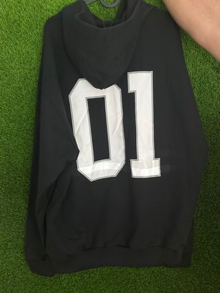 Sudadera Overside Negra con Número 01