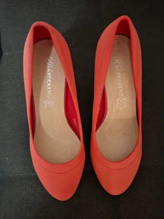 Zapatos tacón medio J.L. HERMANOS coral talla 37