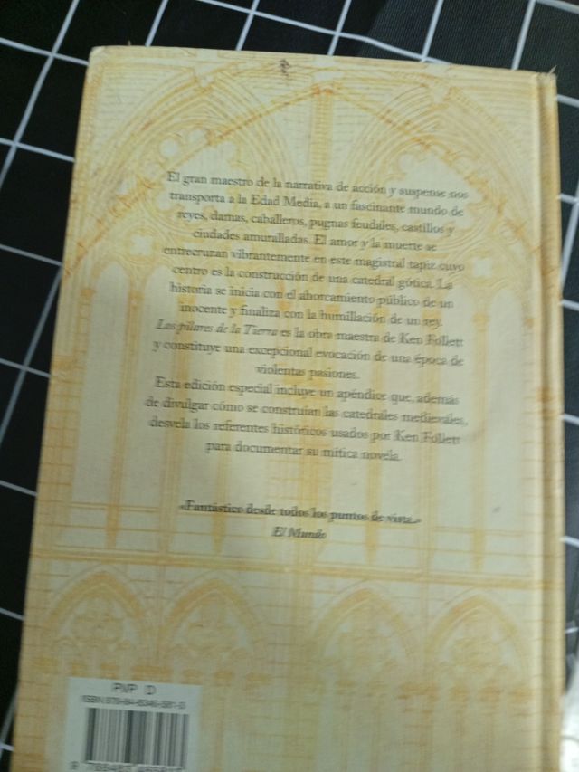 Los pilares de la Tierra (Best Seller) (Spanish...