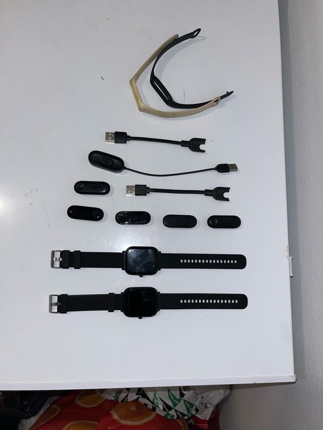 2 Smartwatches Negros y Beige + Accesorios
