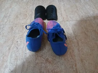 Botas de fútbol y espinilleras Talla 35