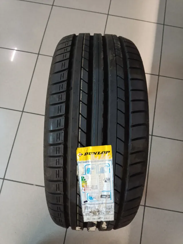 Neumático Dunlop 245 45 19