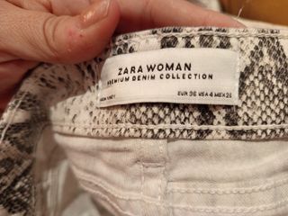Pantalones pitillo Zara estampado serpiente T.36