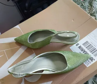 Zapatos verdes brillantes tacón fino