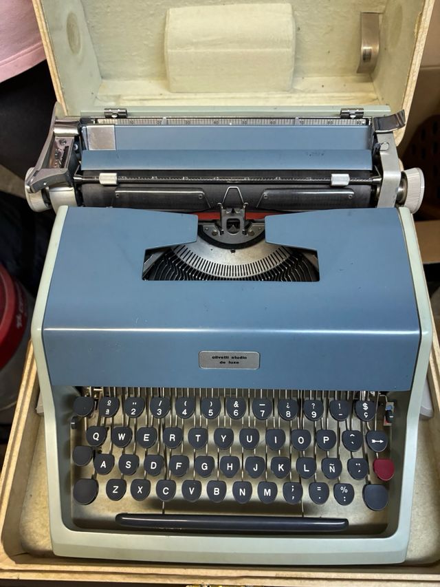 Macchina da scrivere Olivetti Studio De Luxe