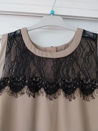 Vestido beige y negro con encaje