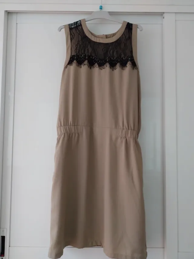 Vestido beige y negro con encaje