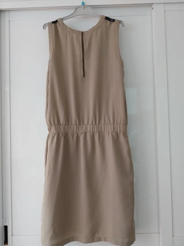 Vestido beige y negro con encaje