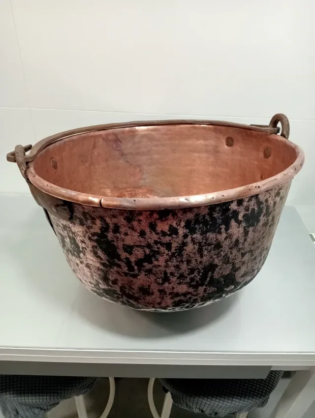 Caldero de cobre antiguo