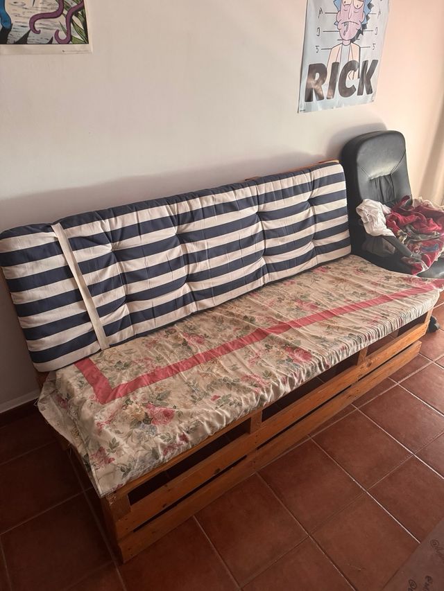 Conjunto de sofás de palets madera